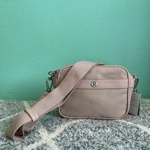 Lululemon athelica NWT Now and always crossbody.. ***Mini